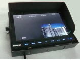 內(nèi)置DVR,內(nèi)置分割，9寸車(chē)載顯示器，9寸液晶顯示器，內(nèi)置SD卡存盤(pán)錄像功能，四路分割，最大可達(dá)32G